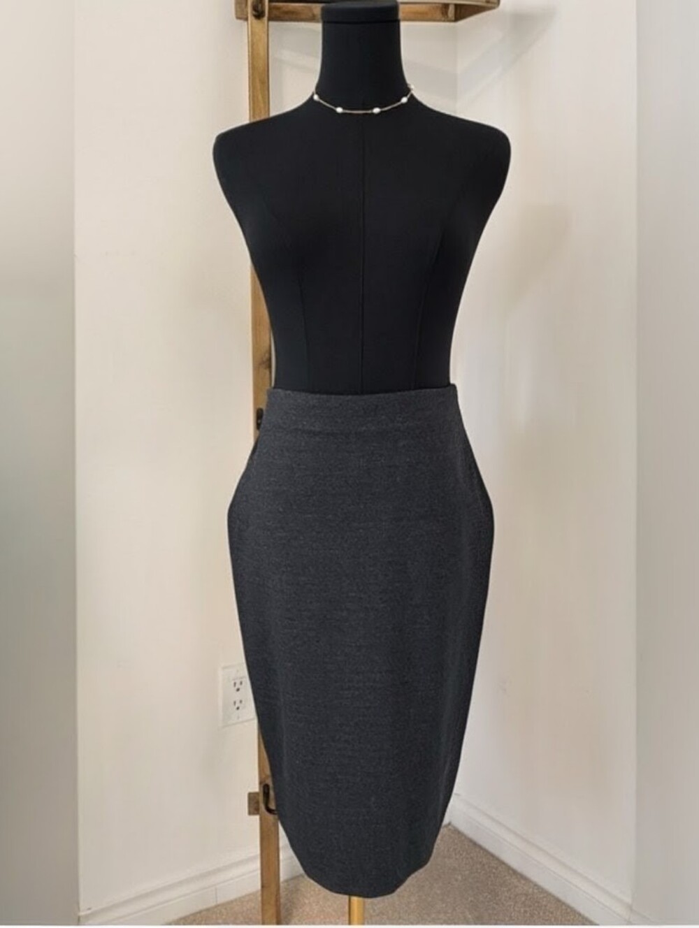 Le Château Classic Charcoal Pencil Skirt
